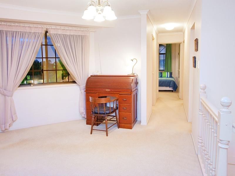 8 Emerald Court, Kenmore QLD 4069