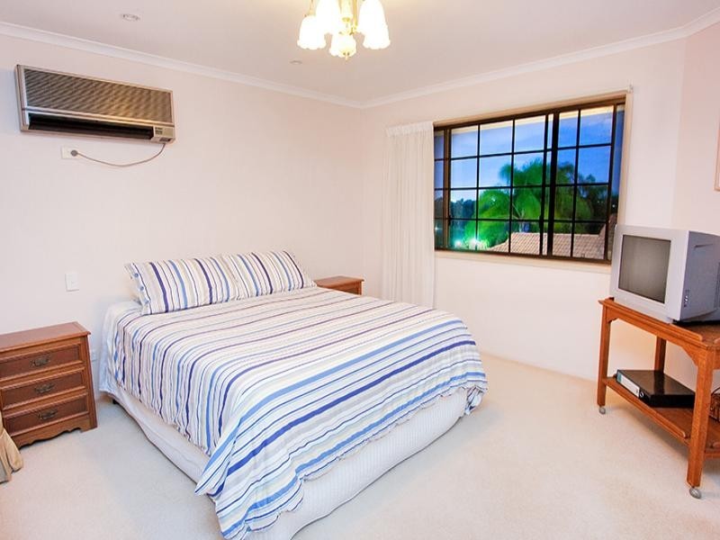 8 Emerald Court, Kenmore QLD 4069