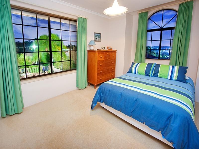 8 Emerald Court, Kenmore QLD 4069