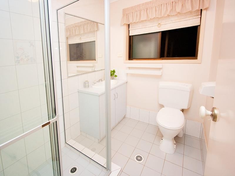 8 Emerald Court, Kenmore QLD 4069