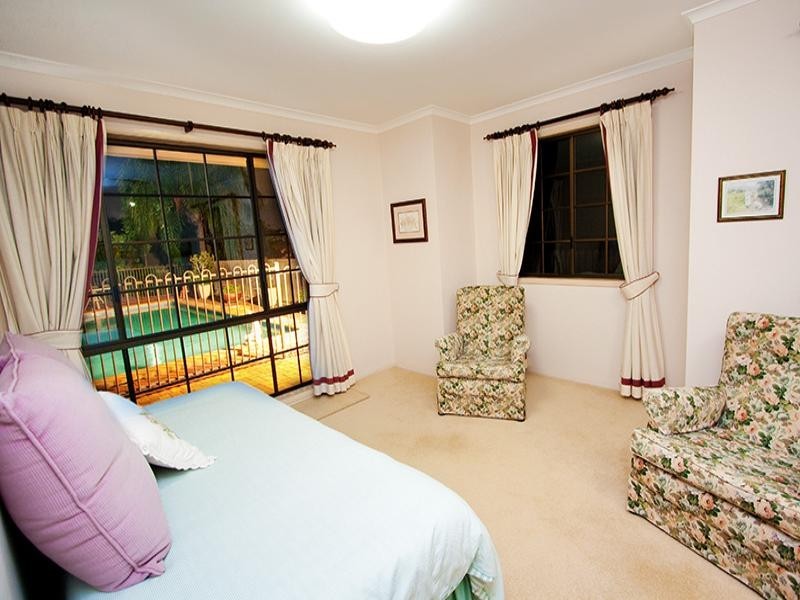 8 Emerald Court, Kenmore QLD 4069