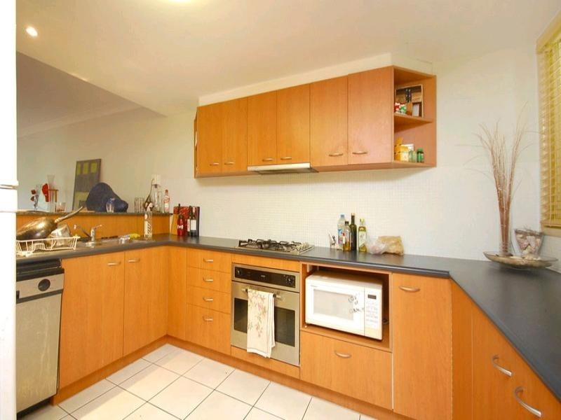 18/47 Newcomen Street, Indooroopilly QLD 4068