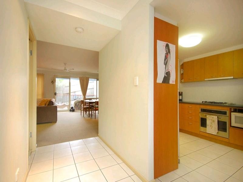 18/47 Newcomen Street, Indooroopilly QLD 4068