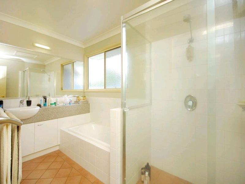 18/47 Newcomen Street, Indooroopilly QLD 4068