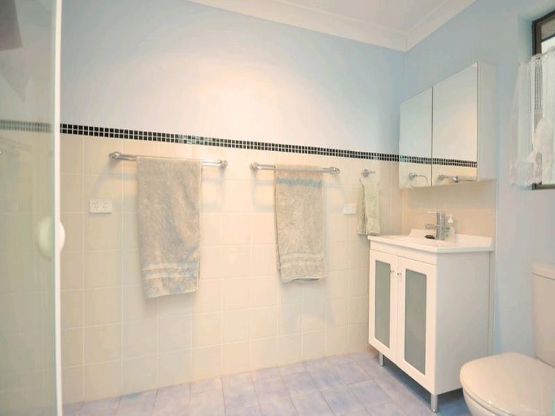 9 Brinkworth Street, Indooroopilly QLD 4068