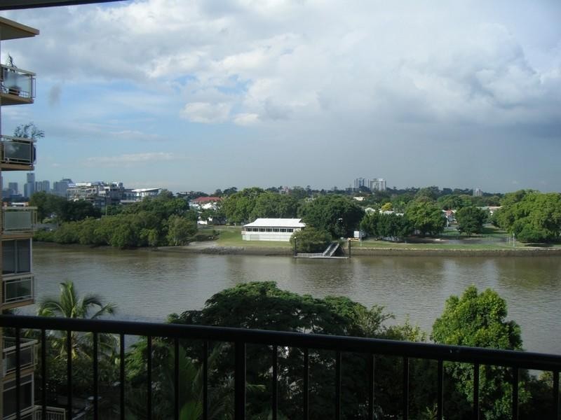 4/56 Glen Road, Toowong QLD 4066