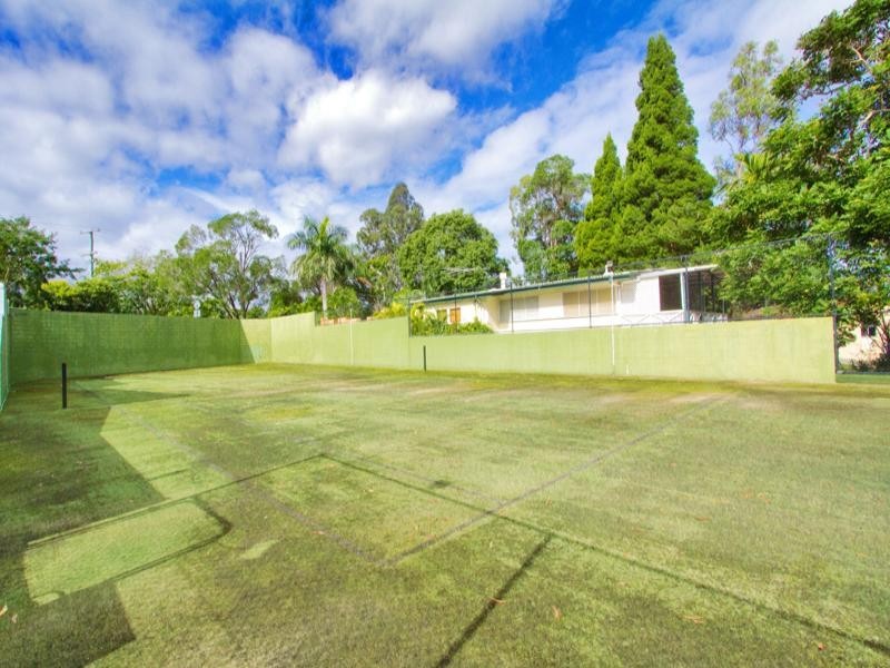 27 Kenmore Road, Kenmore QLD 4069