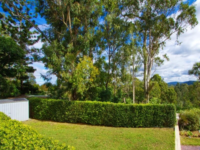 27 Kenmore Road, Kenmore QLD 4069