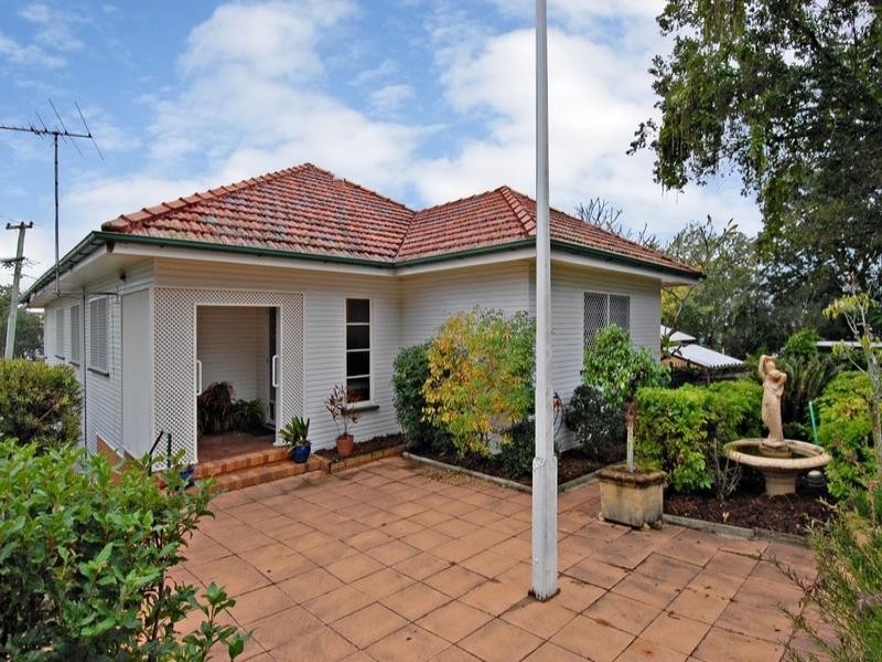 19 Woodstock Road, Toowong QLD 4066