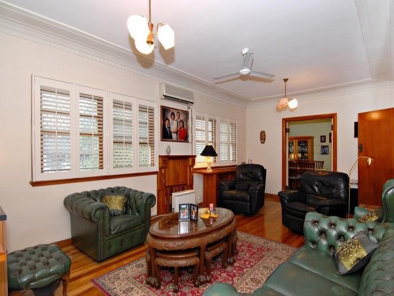 19 Woodstock Road, Toowong QLD 4066