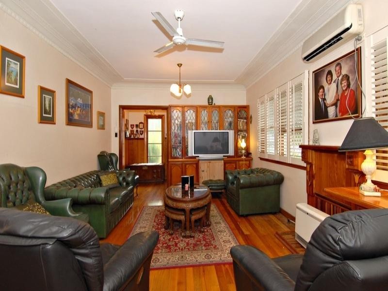 19 Woodstock Road, Toowong QLD 4066