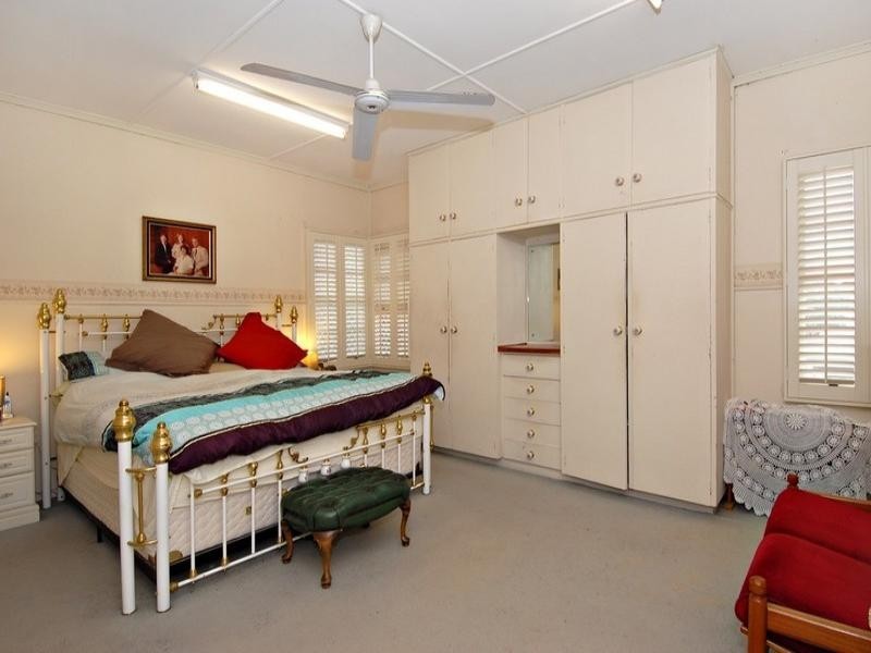 19 Woodstock Road, Toowong QLD 4066