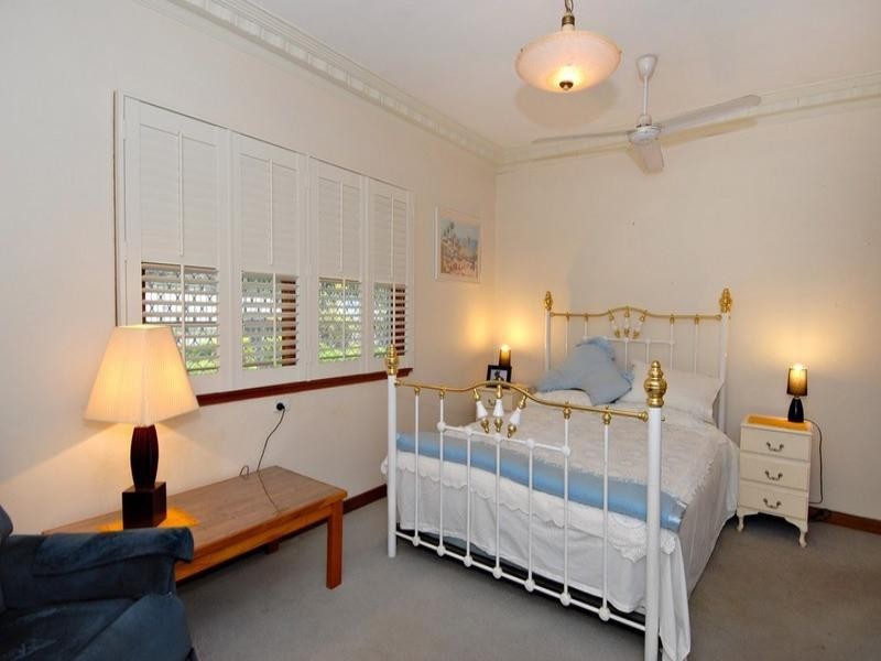 19 Woodstock Road, Toowong QLD 4066