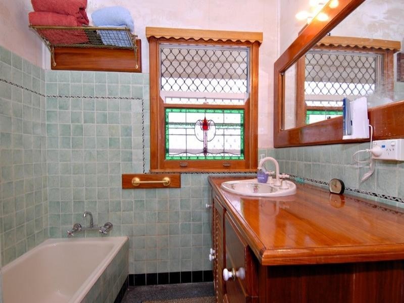 19 Woodstock Road, Toowong QLD 4066