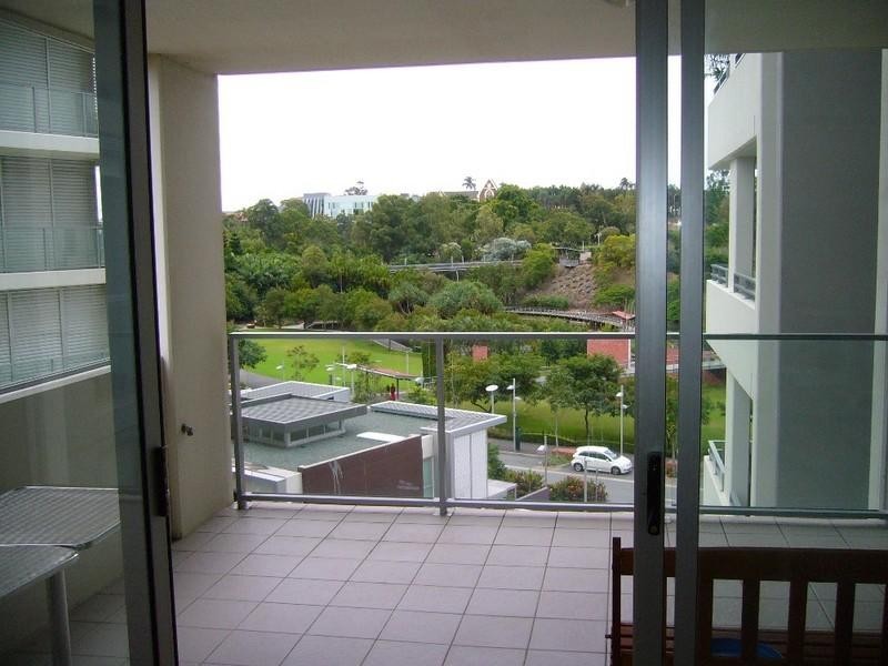 3016/3 Parkland Boulevard, Brisbane QLD 4000