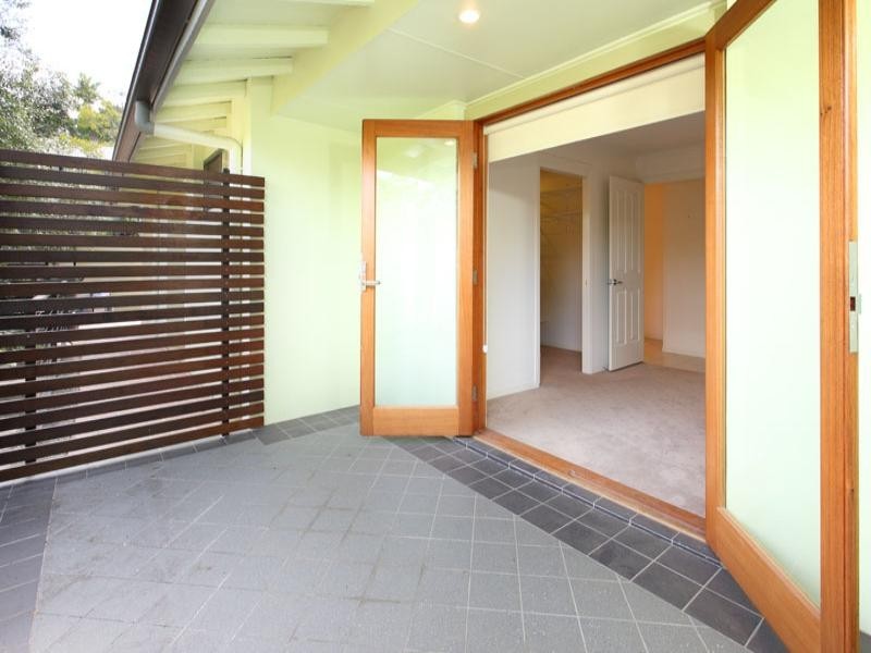 6 Robyn Street, Chapel Hill QLD 4069