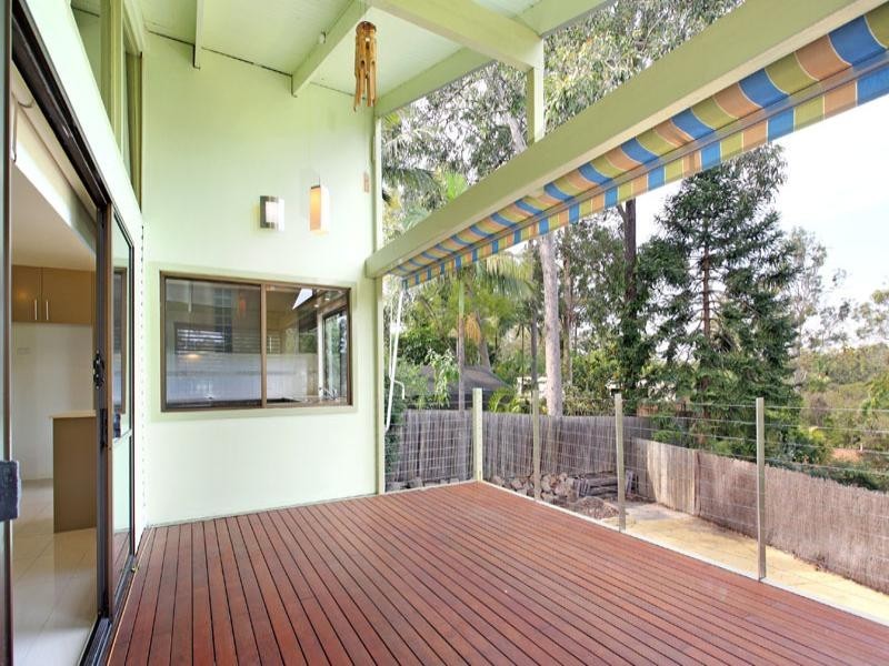 6 Robyn Street, Chapel Hill QLD 4069