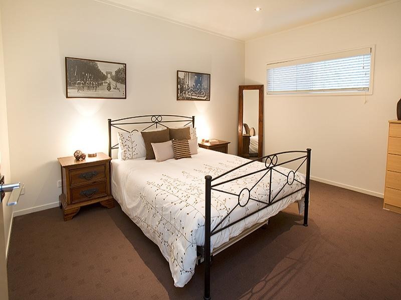 112 Hawken Drive, St Lucia QLD 4067