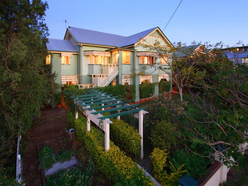 8 Mount Street, Greenslopes QLD 4120