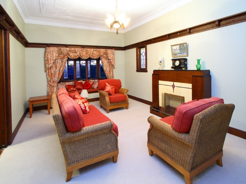 8 Mount Street, Greenslopes QLD 4120