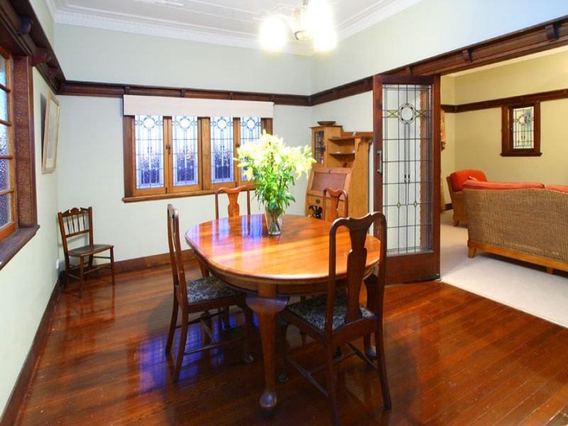 8 Mount Street, Greenslopes QLD 4120