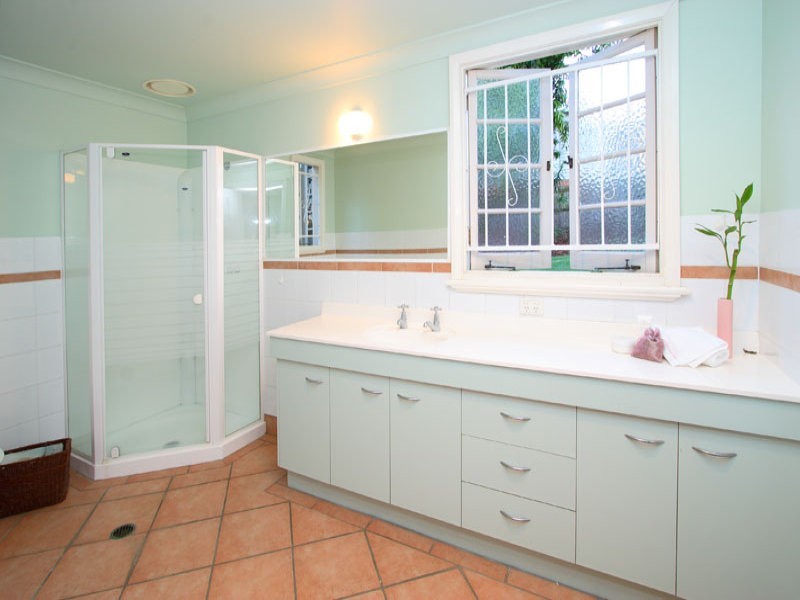 8 Mount Street, Greenslopes QLD 4120