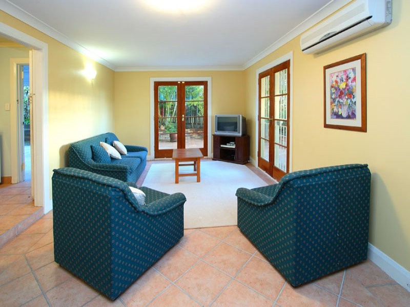 8 Mount Street, Greenslopes QLD 4120