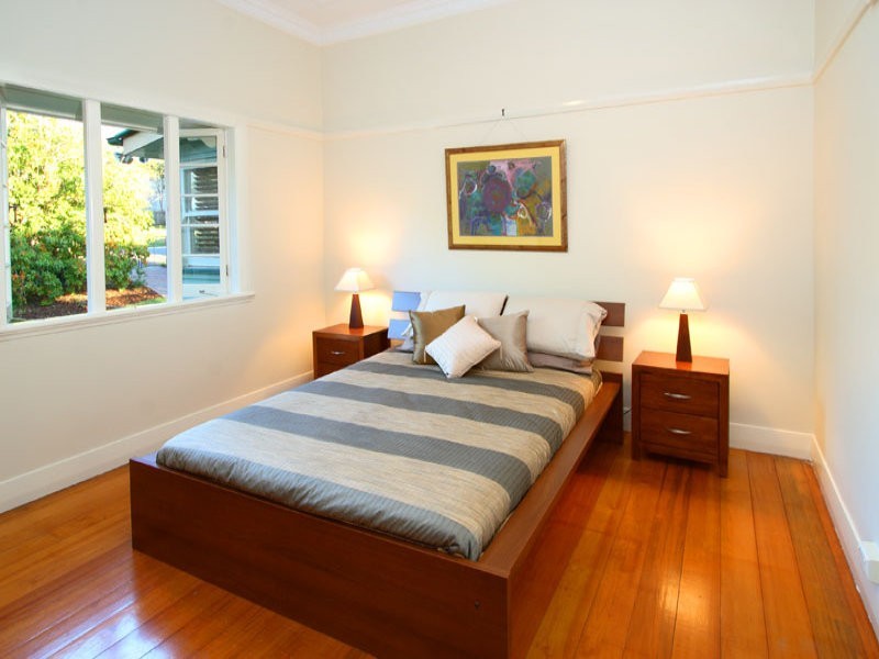 8 Mount Street, Greenslopes QLD 4120