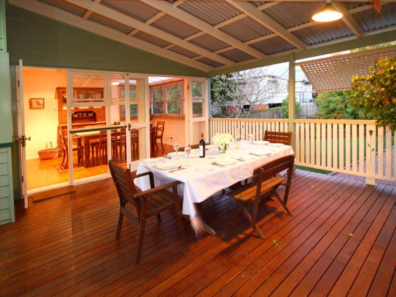 8 Mount Street, Greenslopes QLD 4120