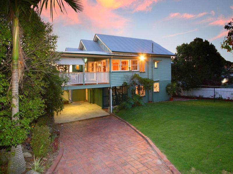 8 Mount Street, Greenslopes QLD 4120