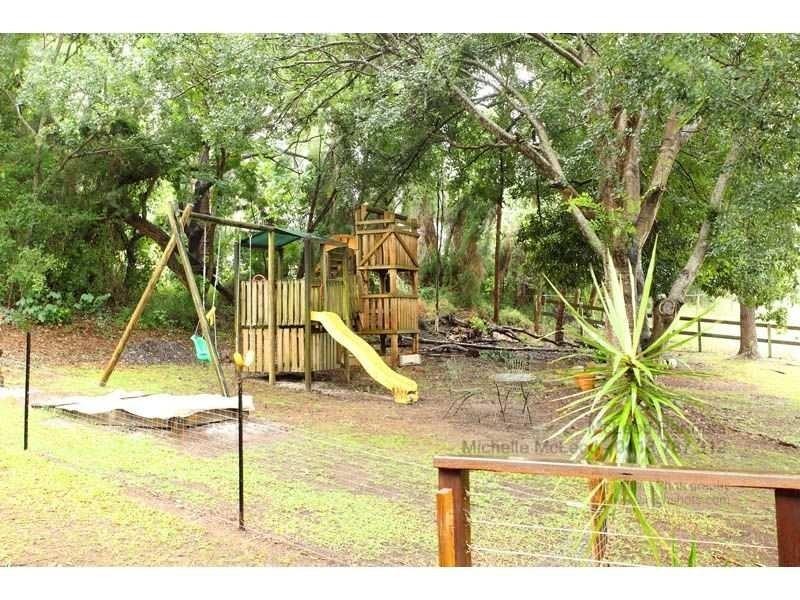 23 Upper Brookfield Road, Brookfield QLD 4069