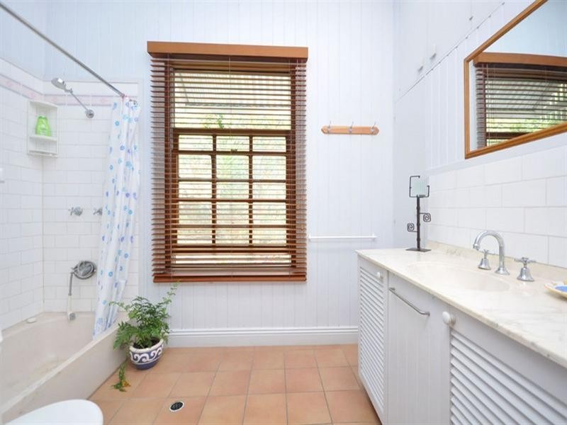 32 Montrose Road, Taringa QLD 4068