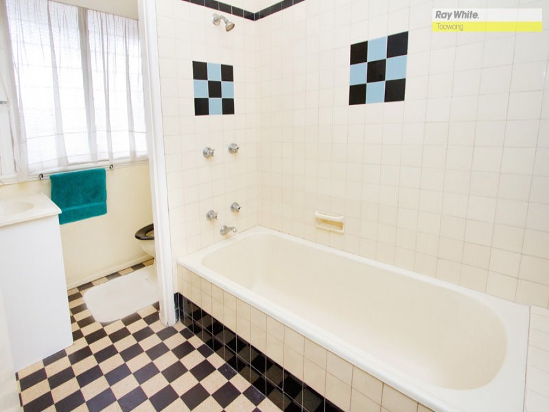 289 Hawken Drive, St Lucia QLD 4067