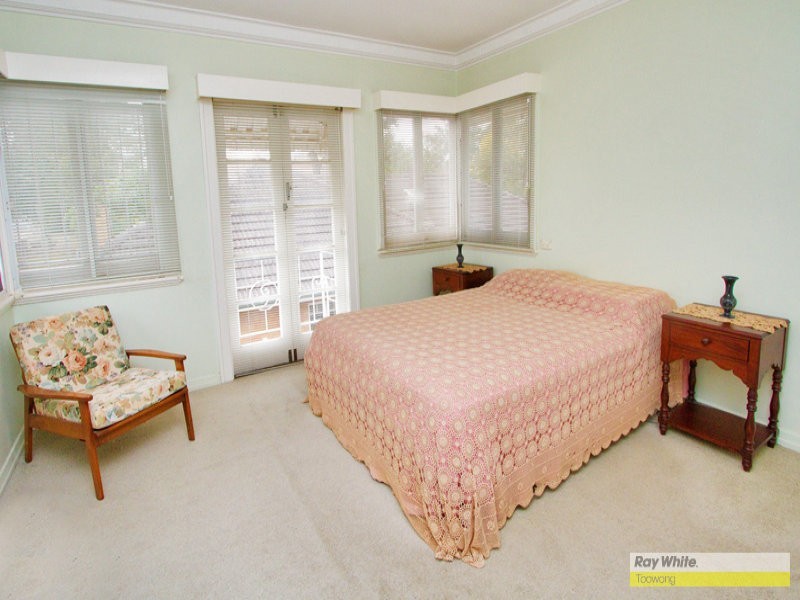289 Hawken Drive, St Lucia QLD 4067