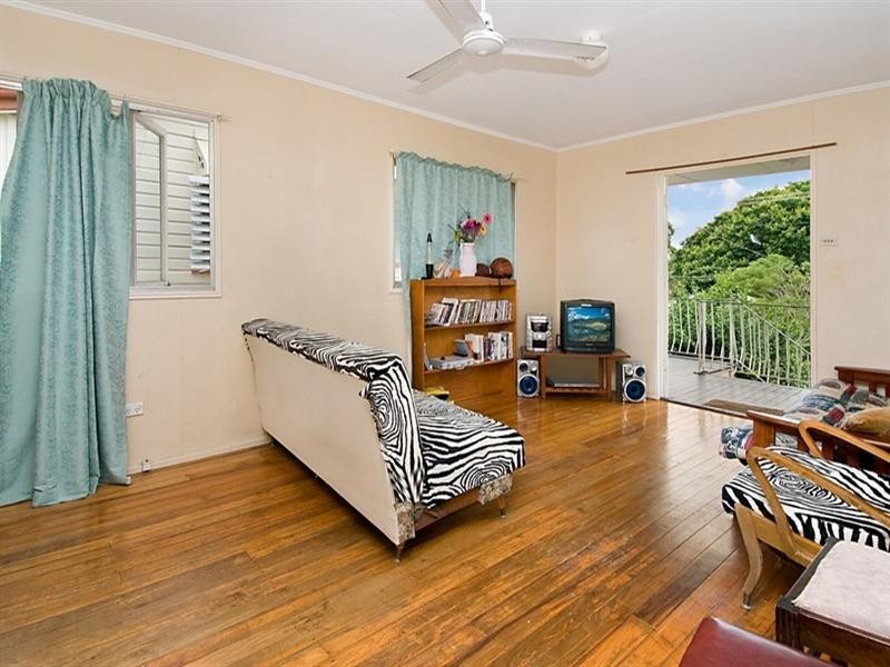 82 Thomas Street, Sherwood QLD 4075