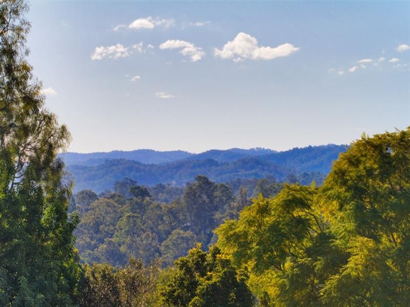16 Nara Street, Kenmore QLD 4069