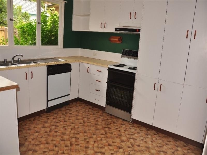 11 Norm Street, Kenmore QLD 4069