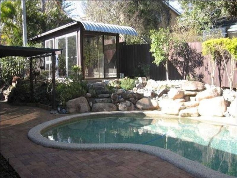 22 St Albans Street, Kenmore QLD 4069