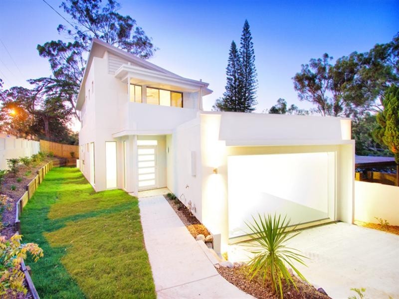 136 Hawken Drive, St Lucia QLD 4067