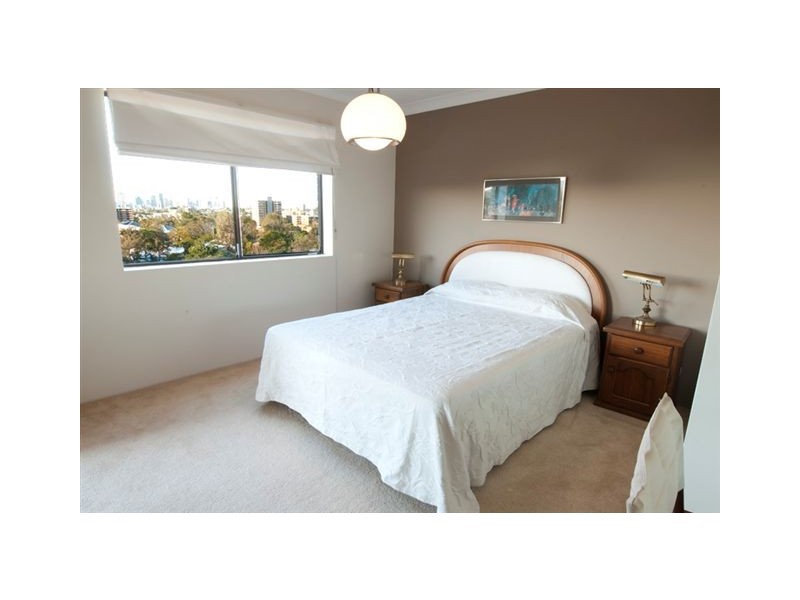 8/14 Bishop Street, St Lucia QLD 4067