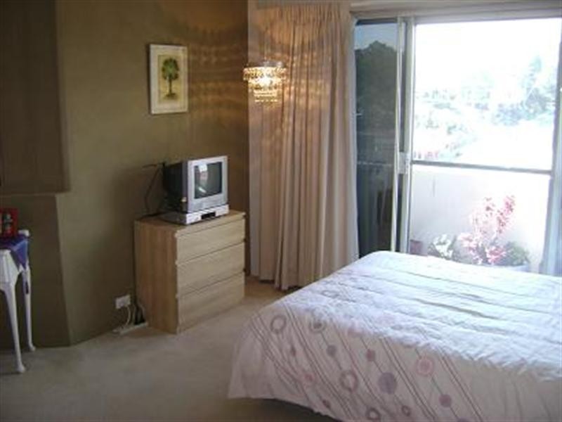6/424 Milton Road (entrance via Burt Str Auchenflower), Auchenflower QLD 4066
