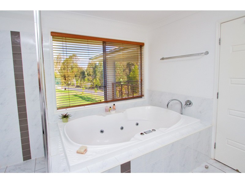 16 Riverpoint Boulevard, Middle Park QLD 4074