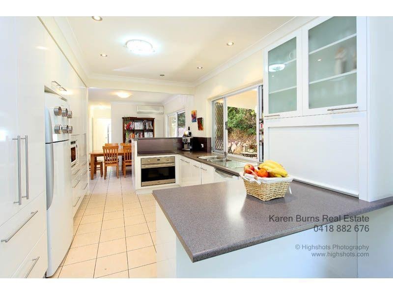 4 Ringway Place, Chapel Hill QLD 4069