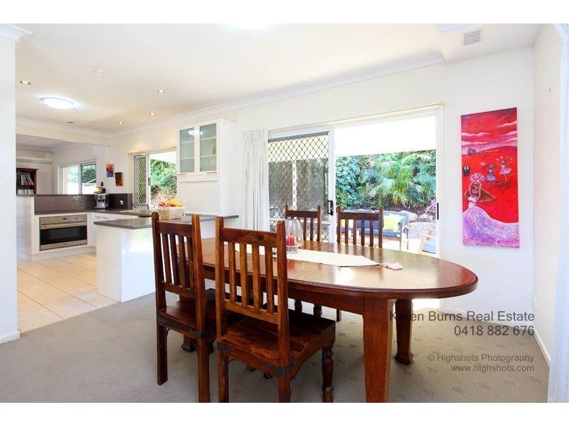 4 Ringway Place, Chapel Hill QLD 4069