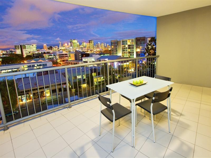 1083/18 Manning Street, Milton QLD 4064