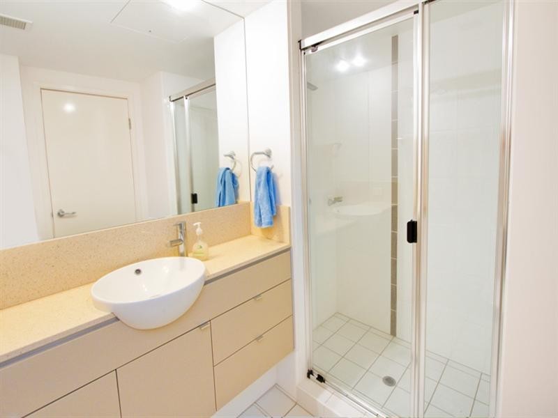 1083/18 Manning Street, Milton QLD 4064