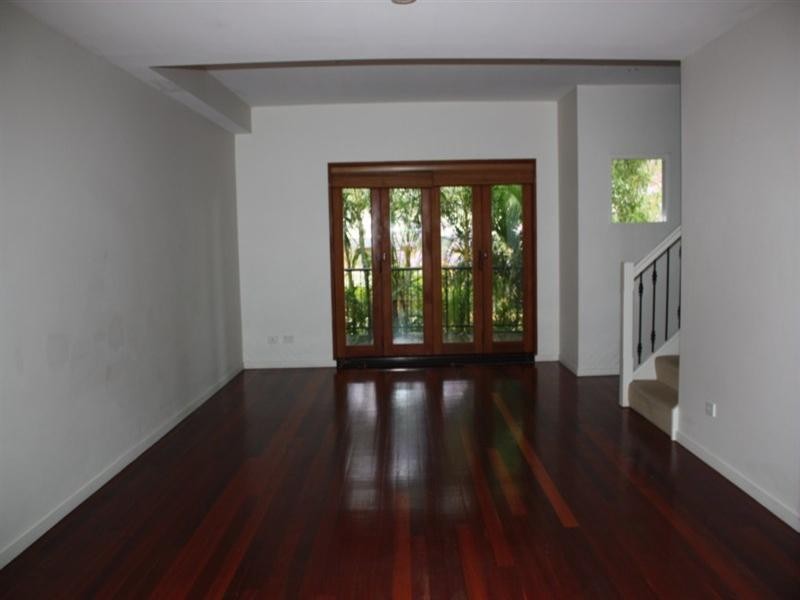 2/116 Gailey Road, St Lucia QLD 4067