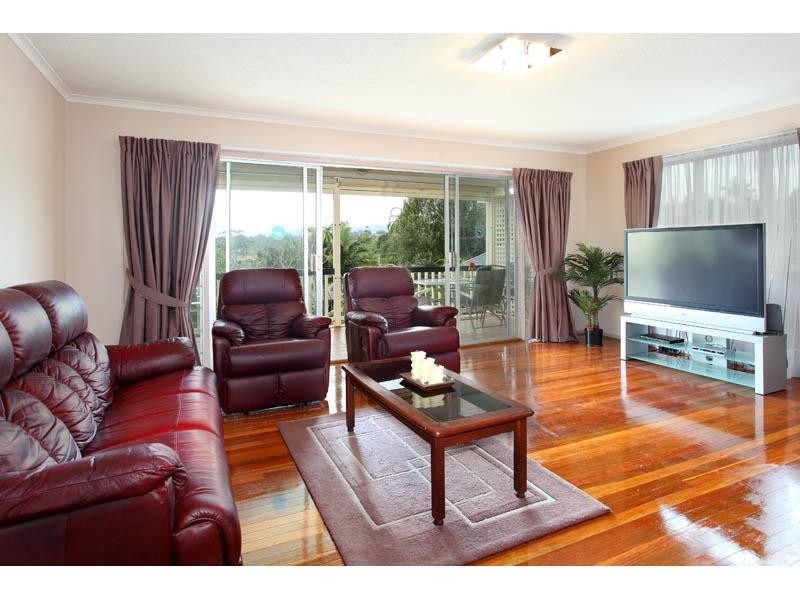 7 Rowena Street, Kenmore QLD 4069