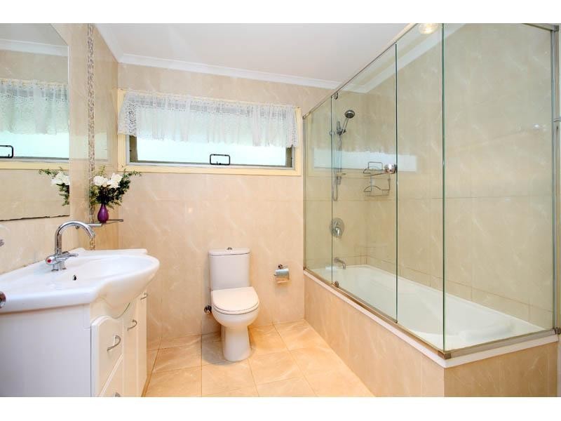 7 Rowena Street, Kenmore QLD 4069