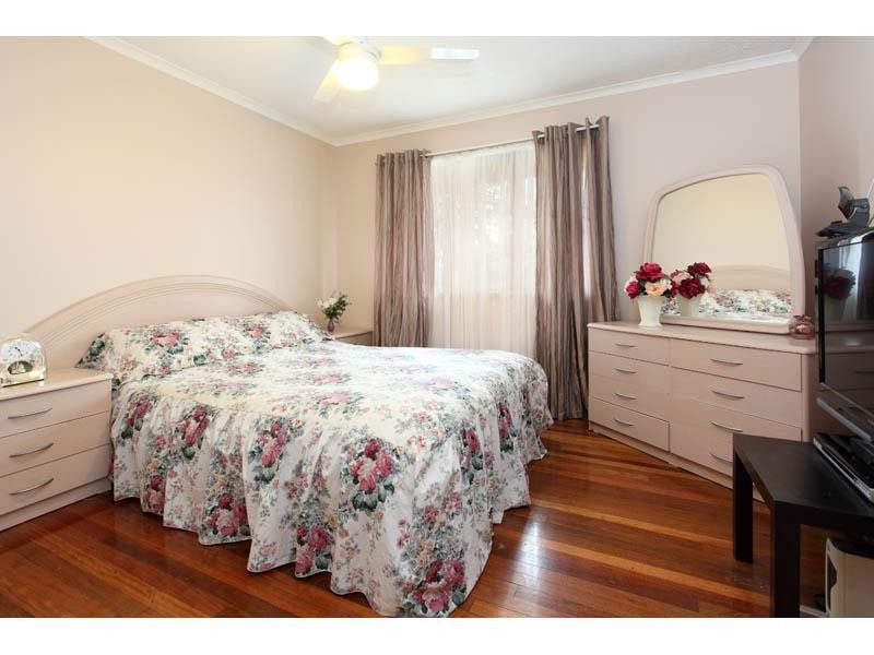 7 Rowena Street, Kenmore QLD 4069